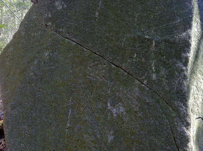 梵字の刻まれた岩