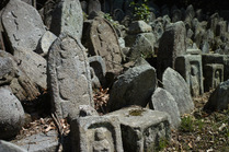 狭川共同墓地の石造物