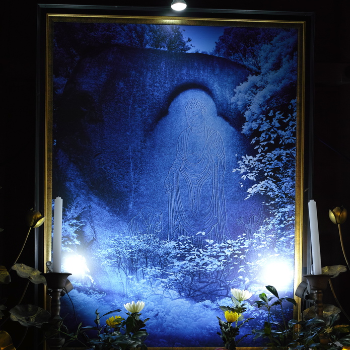 正月堂に祀られている弥勒磨崖仏復元図