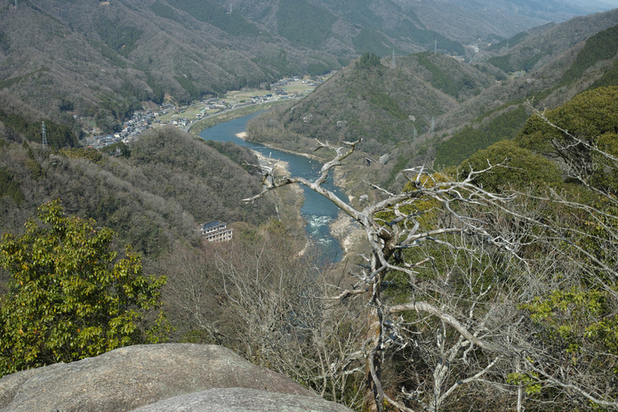 平等石から木津川上流を見下ろす