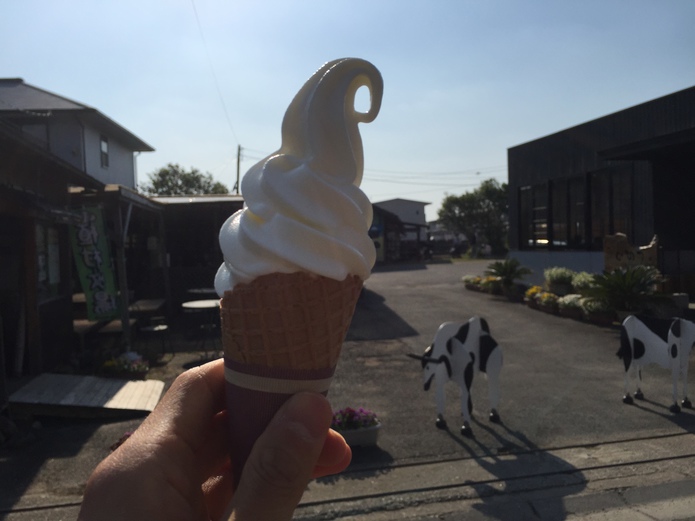 般若寺前にある植村牧場のソフトクリーム。