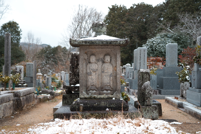 千日墓地石龕双体仏