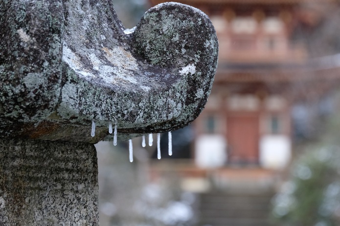 浄瑠璃寺石灯籠のつらら