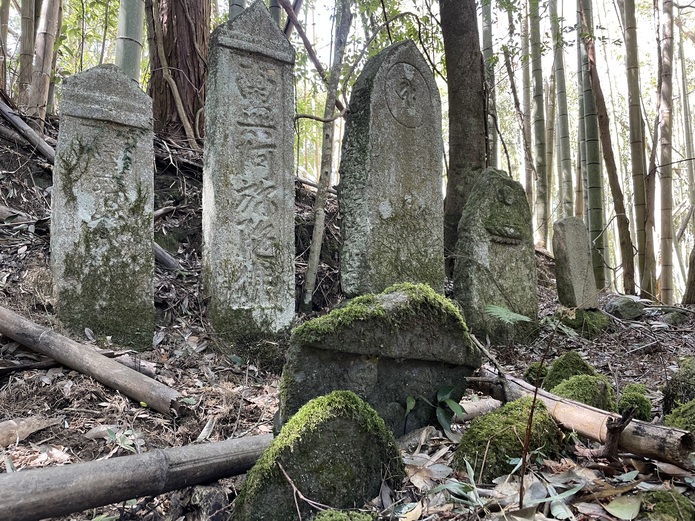 下狭川町西念寺跡六字名号碑